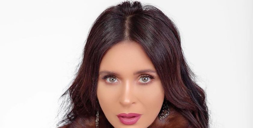 الراقصة الاستعراضية دينا