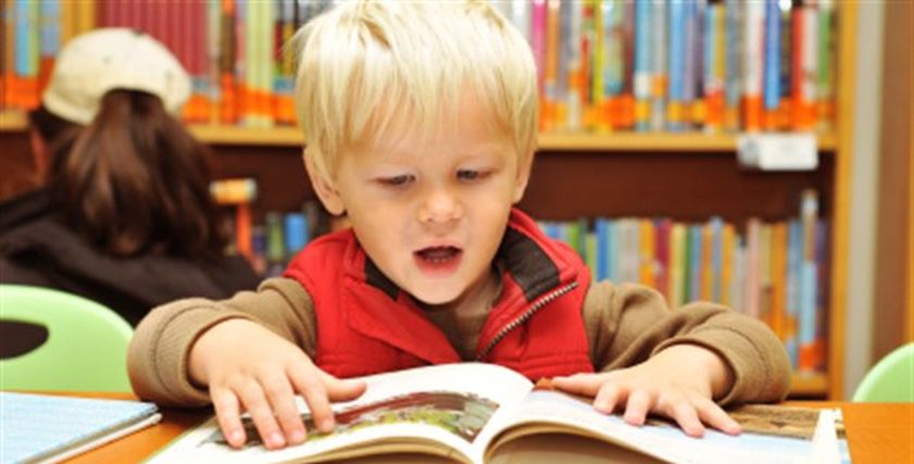 تشجيع الأطفال على تعلم القراءة 