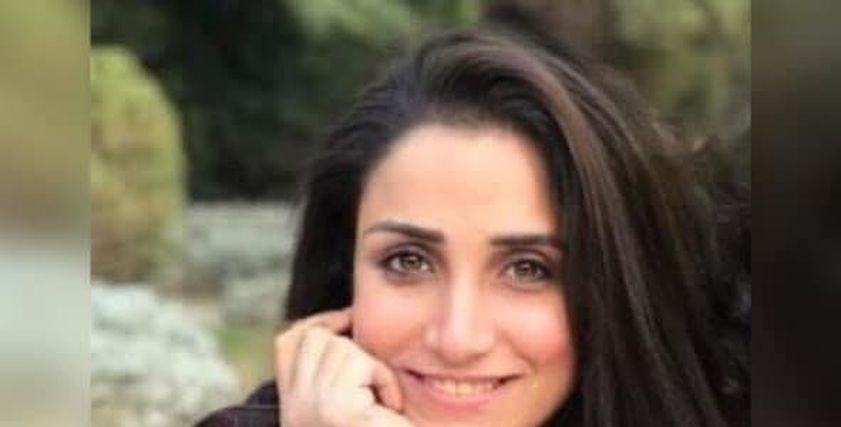 نيفين حشمت تؤسس ورشة لصناعة الباروكة