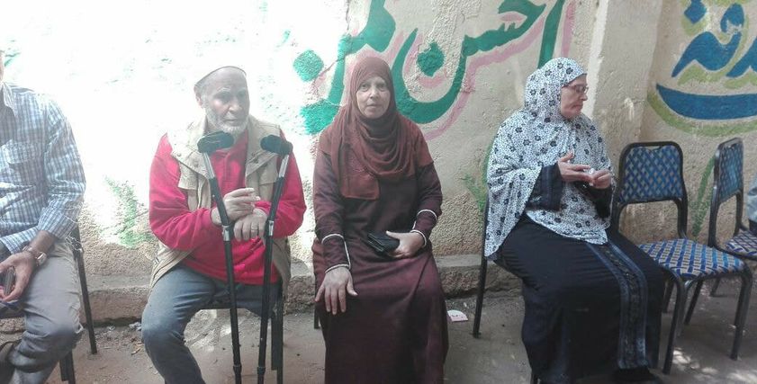«رجل فقد ساقه» يذهب مع زوجته للإدلاء بصوتهما: «واجب هنسأل عليه يوم القيامة»