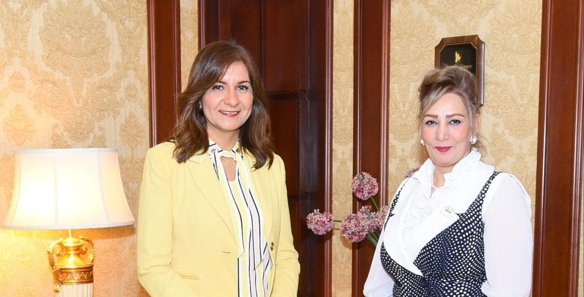 السفيرة نبيلة مكرم والدكتورة جيهان جادو