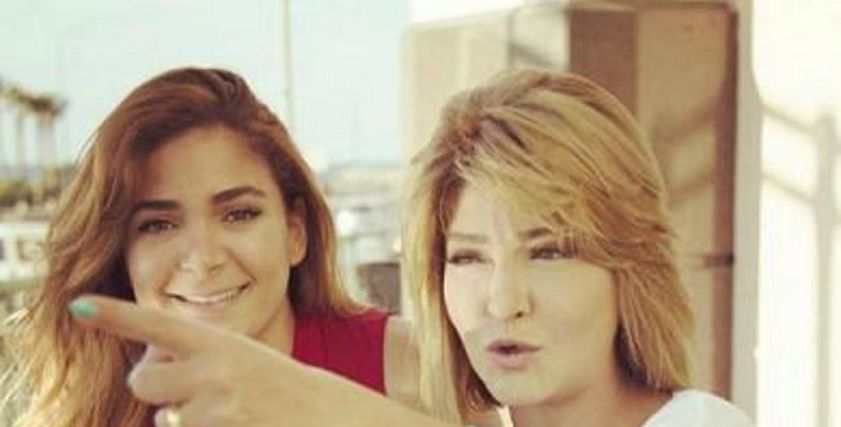 علا غانم وابنتها