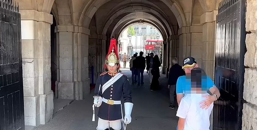 جانب من قصة حارس ملك بريطانيا