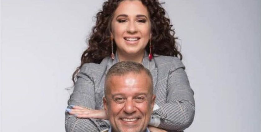 أسما شريف منير ووالدها