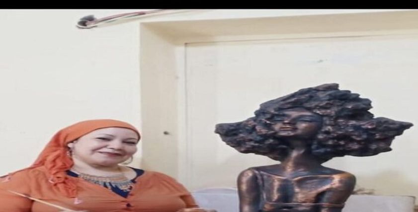 آمال مع أحد أعمالها