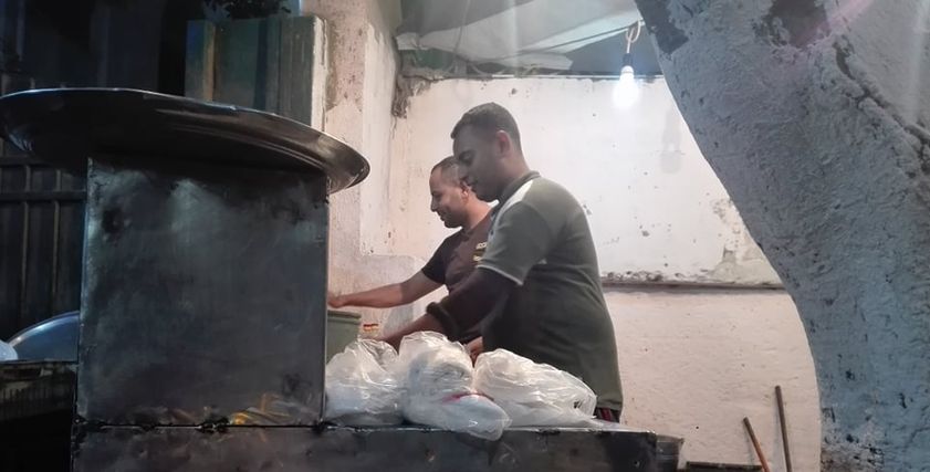 بالصور| عربات الفول في أول ليالي رمضان:
