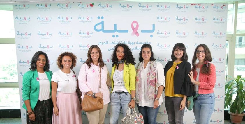 الفنانات داخل مستشفى بهية للاكتشاف المبكر