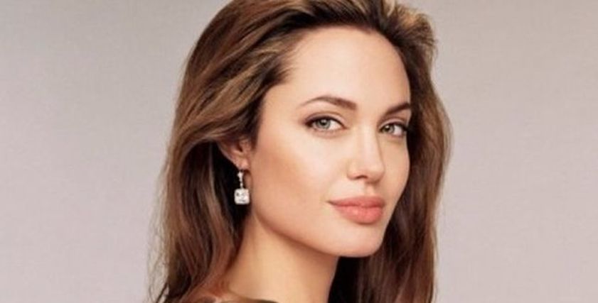 بالصور| أنجلينا جولي بأطلالة مثيرة للجدل