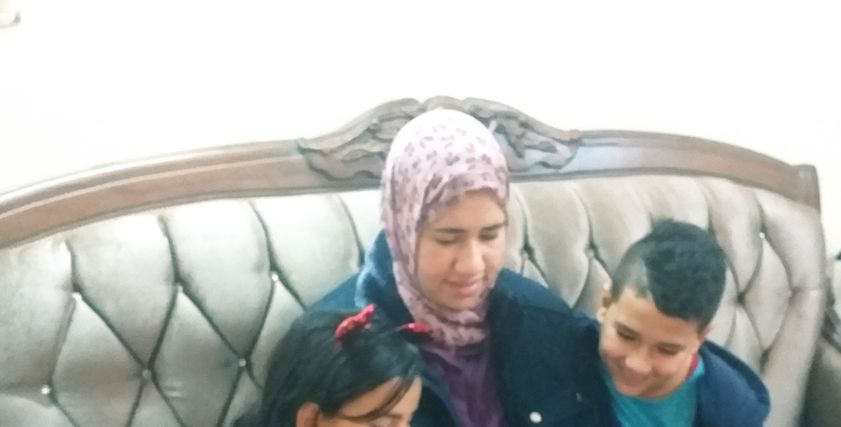 «سماح» مع أطفالها