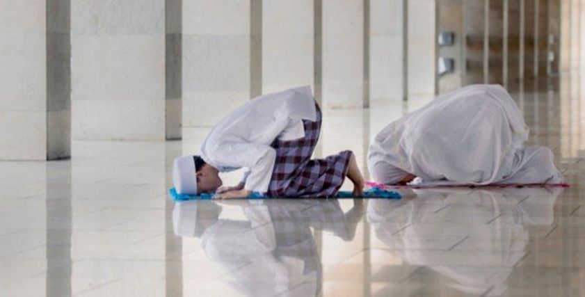 حكم صلاة الجماعة في المنزل