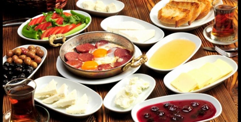 فوائد تناول العشاء مبكرا