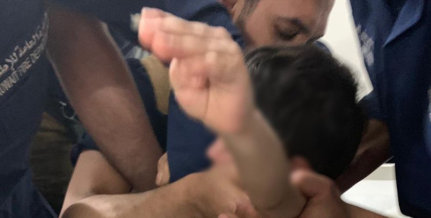 بالصور| إنقاذ طفل كويتي