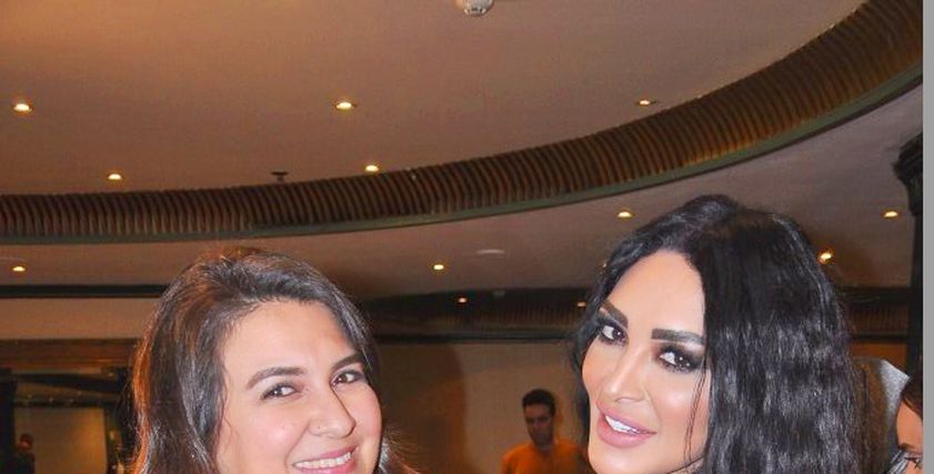 الإعلامية سالى عبد السلام