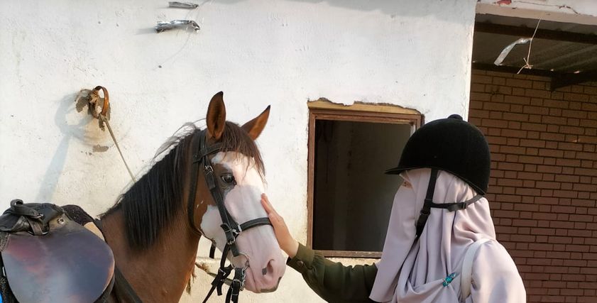 مدربة الخيل رحمة عوض