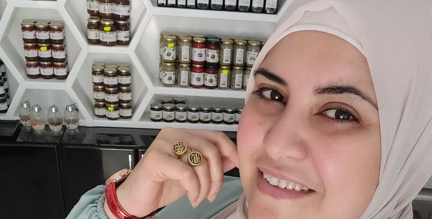 دينا صاحبة دكان العسل