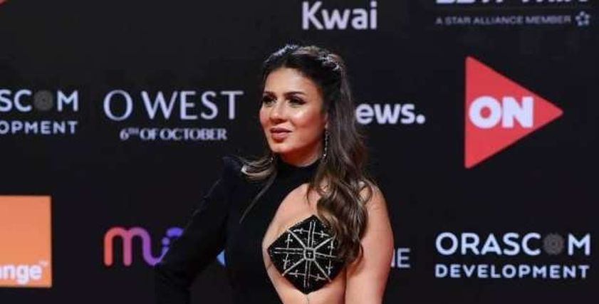 فستان نجلاء بدر