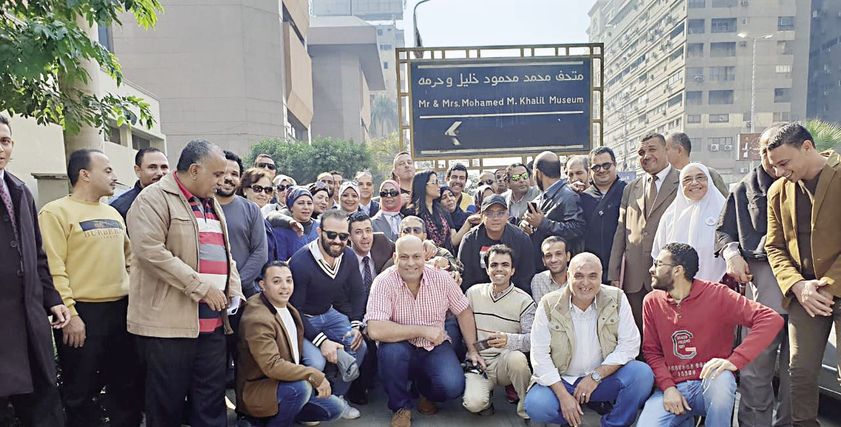 مجموعة من الرجال المطلقين