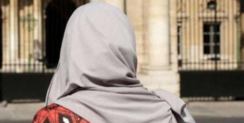 فتوى الجلوس أمام زوج الأخت دون حجاب