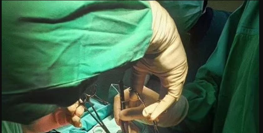 دودة الإسكارس تهدد حياة طفل