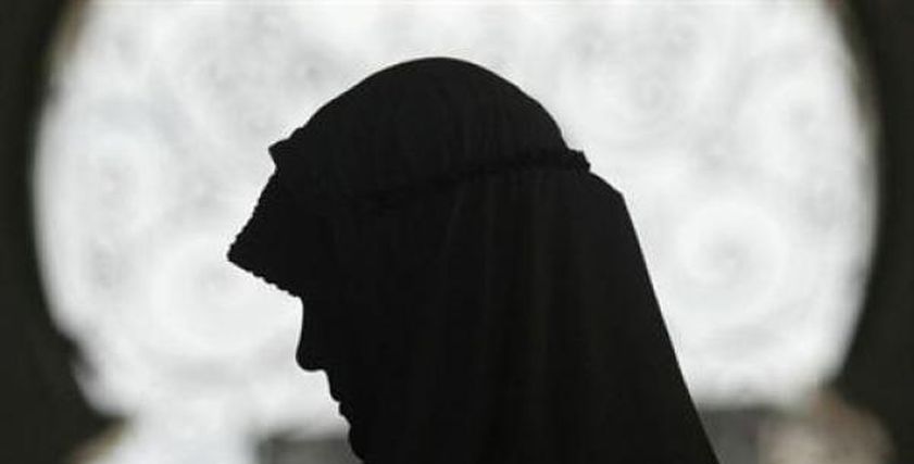 تعليم الرجل من قبل المرأة
