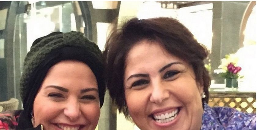 صابرين تنشر صورة بصحبة فجر السعيد وتعلق: