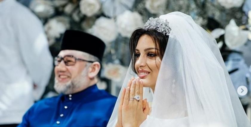 ملكة جمال موسكو توجه لملك ماليزيا فيديو