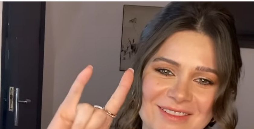 الفنانة يسرا اللوزي