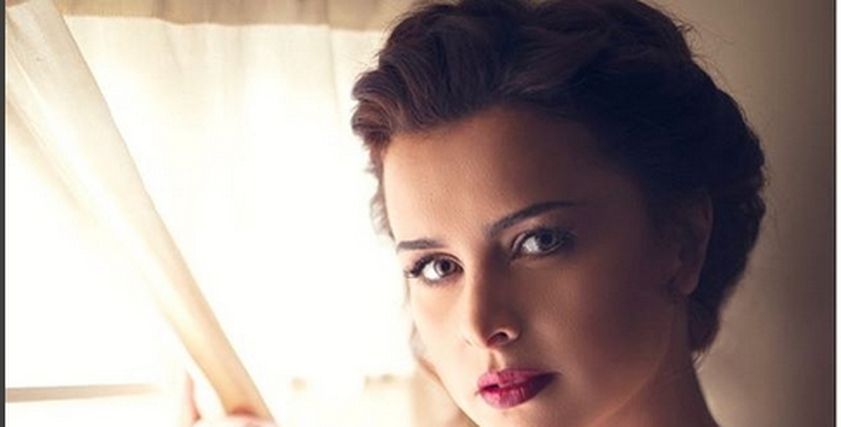 الفنانة نور