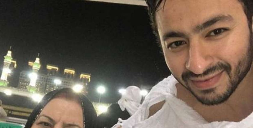 حمادة هلال مع والدته