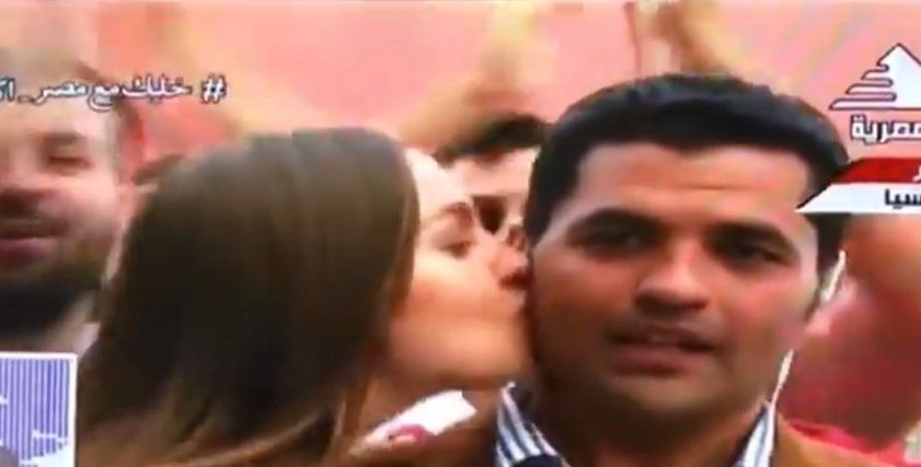 قبلات علي الهواء مباشرة