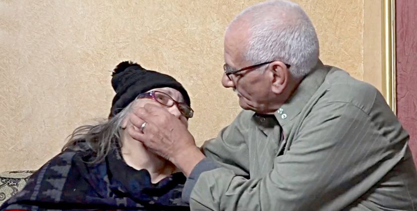 عم إبراهيم.. لم يتخل عن شريكة عمره ووقفا معا في وجه السرطان