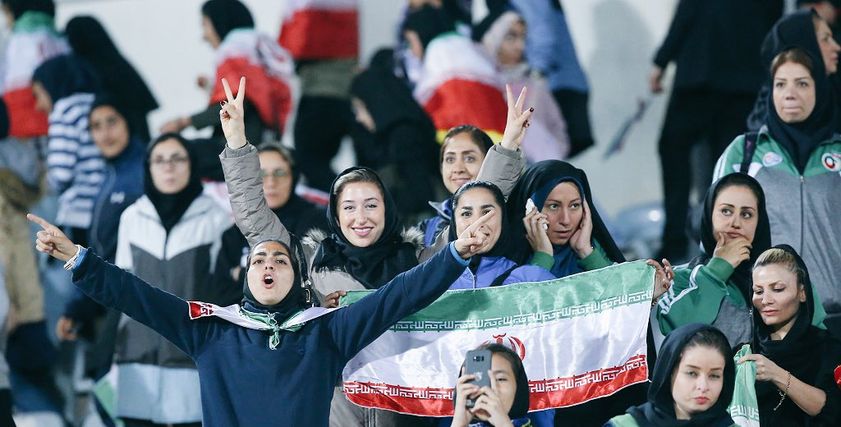 بالفيديو والصور| إيرانيات داخل ملاعب كرة القدم لأول مرة منذ 40 عاما
