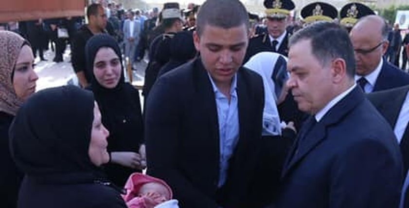 زوجة شهيد النزهة وأبنته
