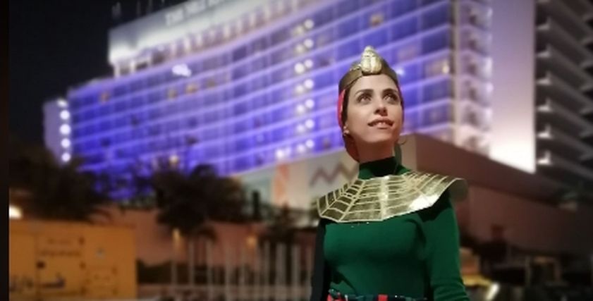 صاحبة صورة كواليس حفل موكب المومياوات