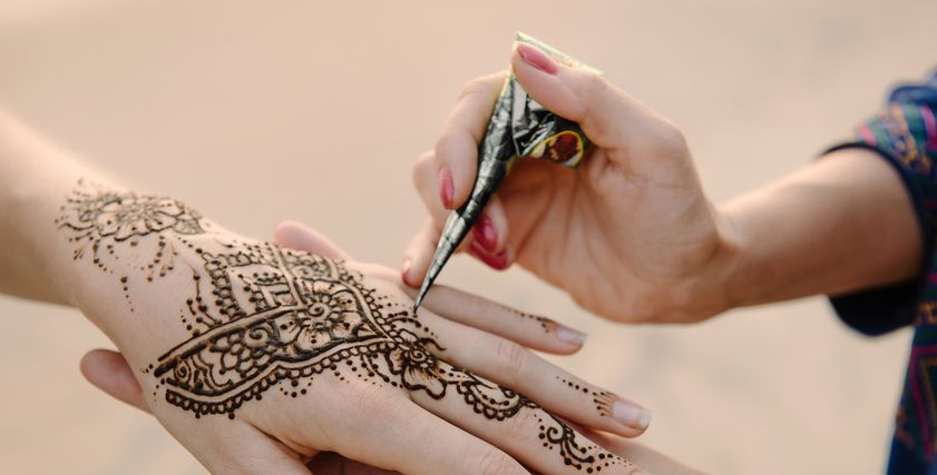 فاطمة تعمل 