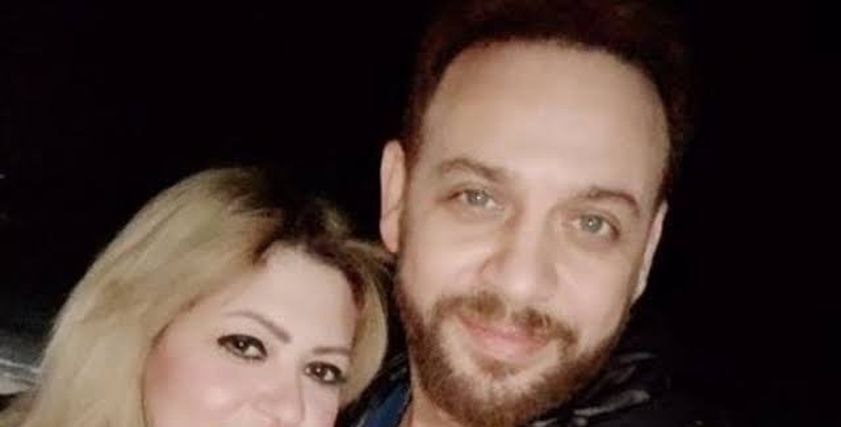 مصطفى قمر وزوجته