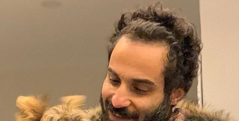 أحمد فهمي مع كلبته