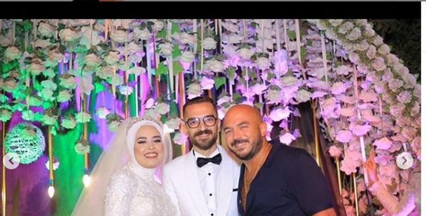 محمود العسيلي يحيي حفل زفاف إحدى متابعيه