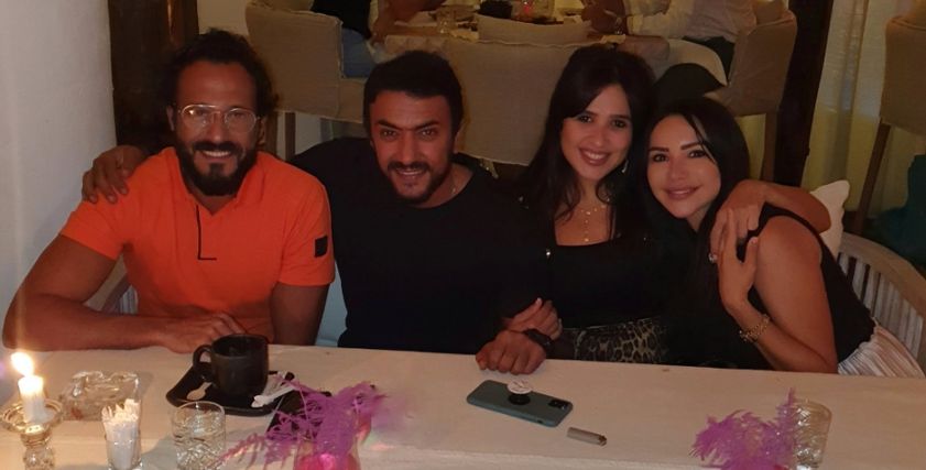 يوسف الشريف وزجته بصحبة ياسمين عبد العزيز والعوضي