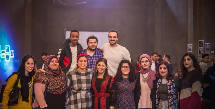 بالصور| بعد 6 أشهر من الورشة التدريبية.. تخرج أولى دفعات مدرسة تعليم فنون التصوير بالهاتف المحمول