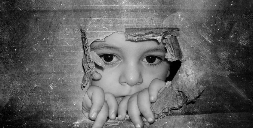 معاناة الأيتام