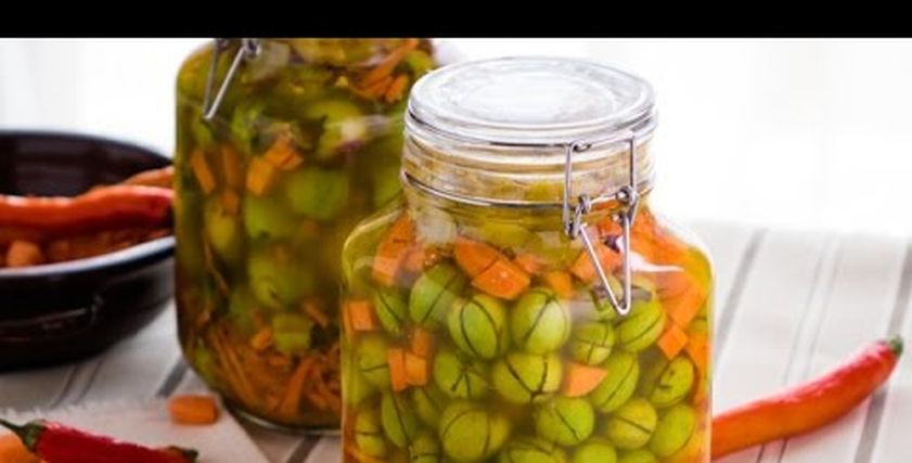 تكات سهلة لتخليل الزيتون والليمون في البيت