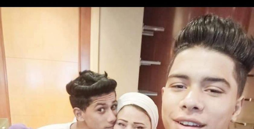 «دعاء» مع ابنيها