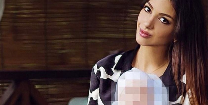 ملكة جمال موسكو السابقة أوكسانا فيوفودينا وطفلها