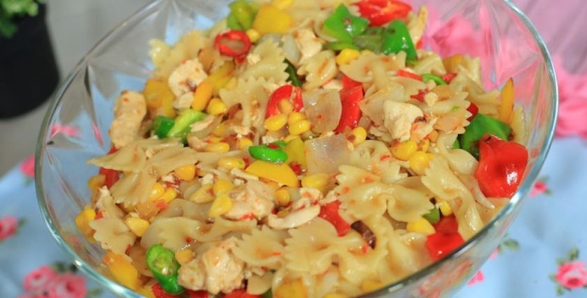 مكرونة باردة بالدجاج