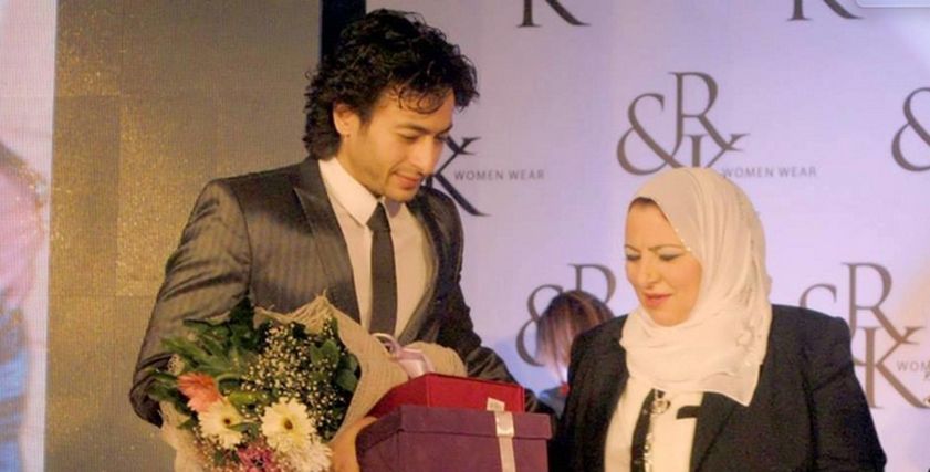 حمادة هلال مع والدته