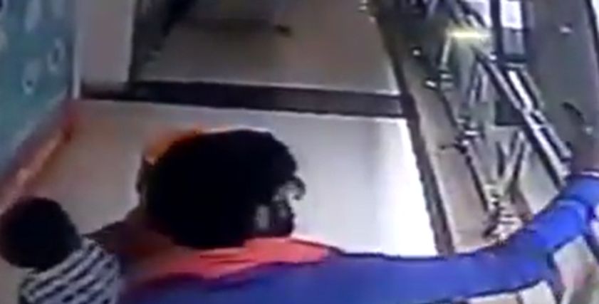 طفلة تفقد حياتها لقيام أبوين بألتقاط الصور السيلفي