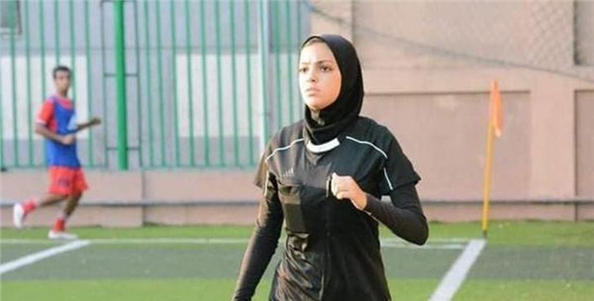 يارا عاطف الحكم المساعد في مباراة النجوم وبيراميدز