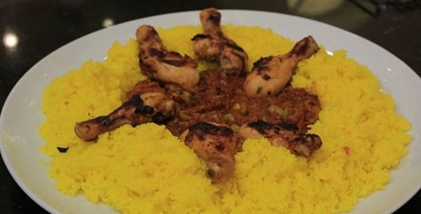 دبابيس دجاج بالزيتون والهريسة