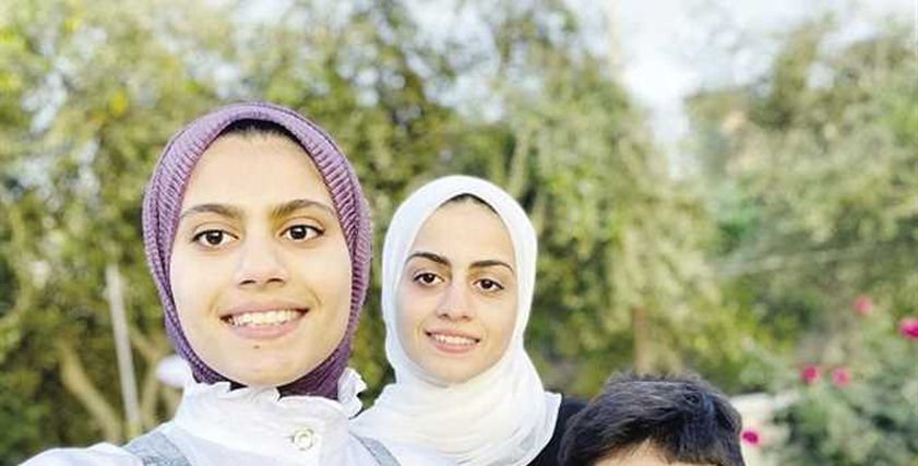 خلود الدحدوح وشقيقاتها